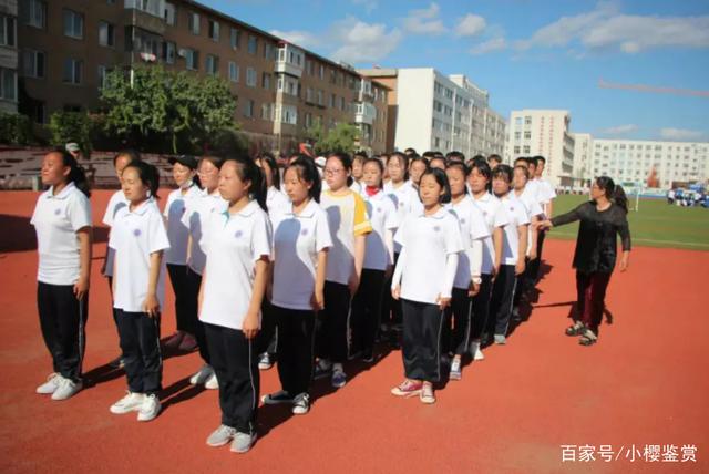中專的風吹到了211大學，研究生曬學生證慶祝，評論區卻一股酸味