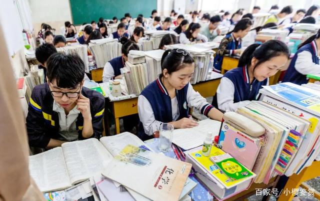中專的風吹到了211大學，研究生曬學生證慶祝，評論區卻一股酸味
