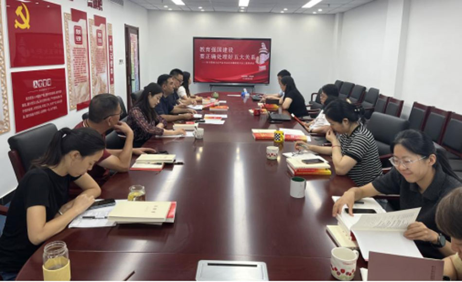 中職學(xué)院黨支部召開“教育強(qiáng)國(guó) 開大作為”黨員（擴(kuò)大）會(huì)議